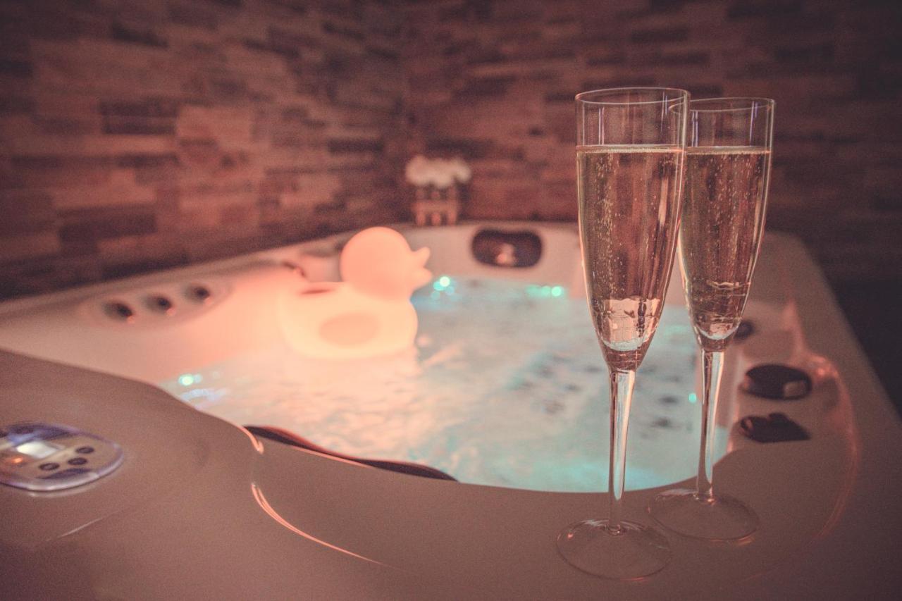 Suite Avec Jacuzzi Privatif Barcares Plage Le Barcares Exterior photo